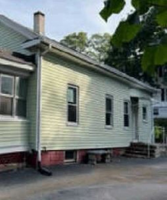 Foreclosure Trustee - Reported Vacant, 386 Thacher St, Attleboro, MA 2703