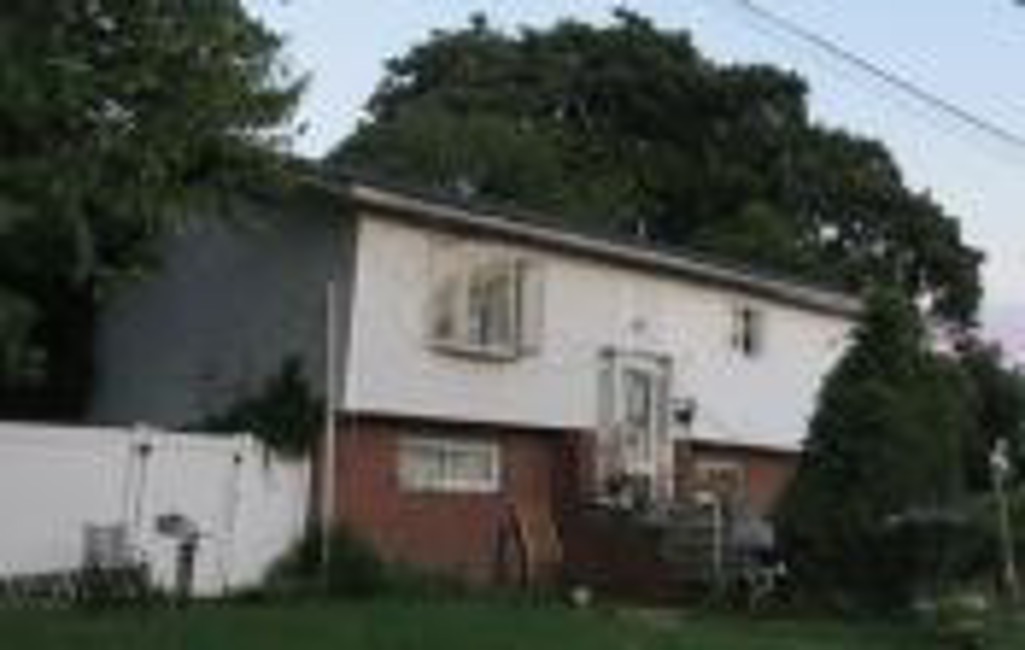 Foreclosure Trustee, 1090 Pinebrook Ct, West Hempstead, NY 11552