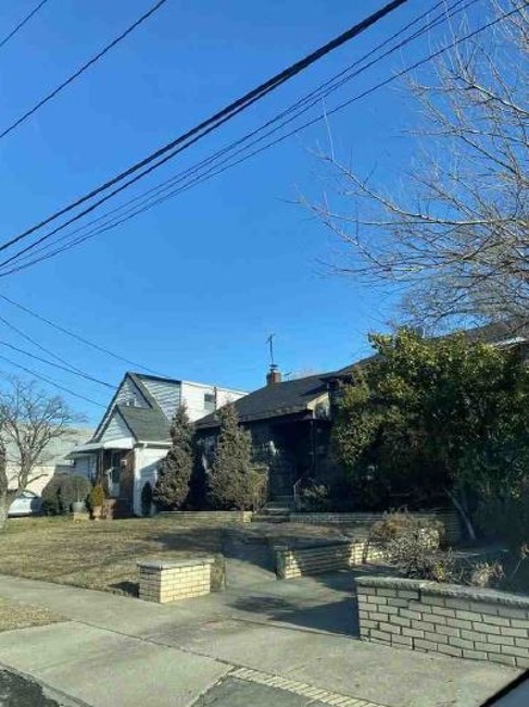 Foreclosure Trustee, 209 Brown St, Valley Stream, NY 11580