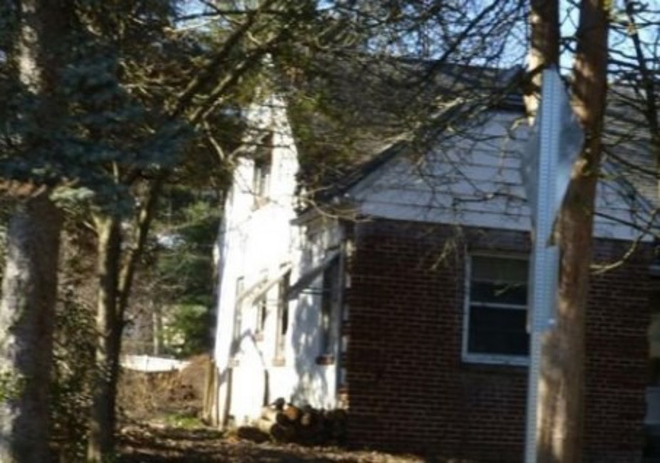Foreclosure Trustee - Reported Vacant, 205 Wood St, Harrisburg, PA 17109
