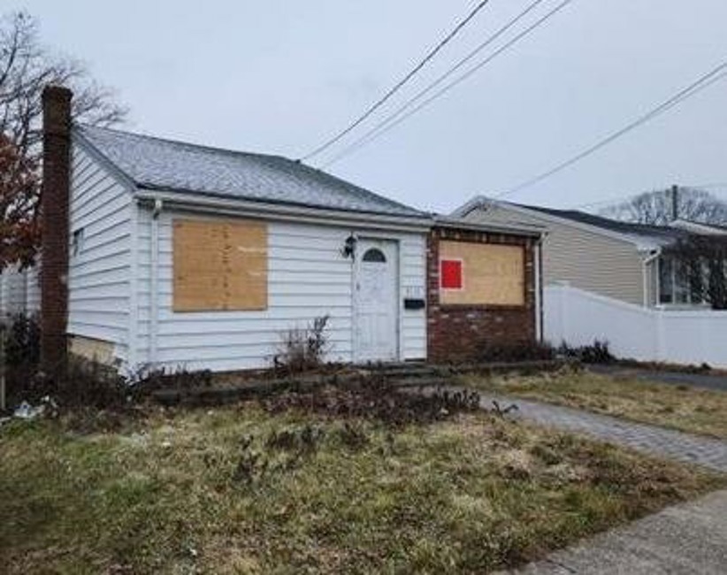 2nd Chance Foreclosure - Reported Vacant, 3112 Royal Avenue, Oceanside, NY 11572
