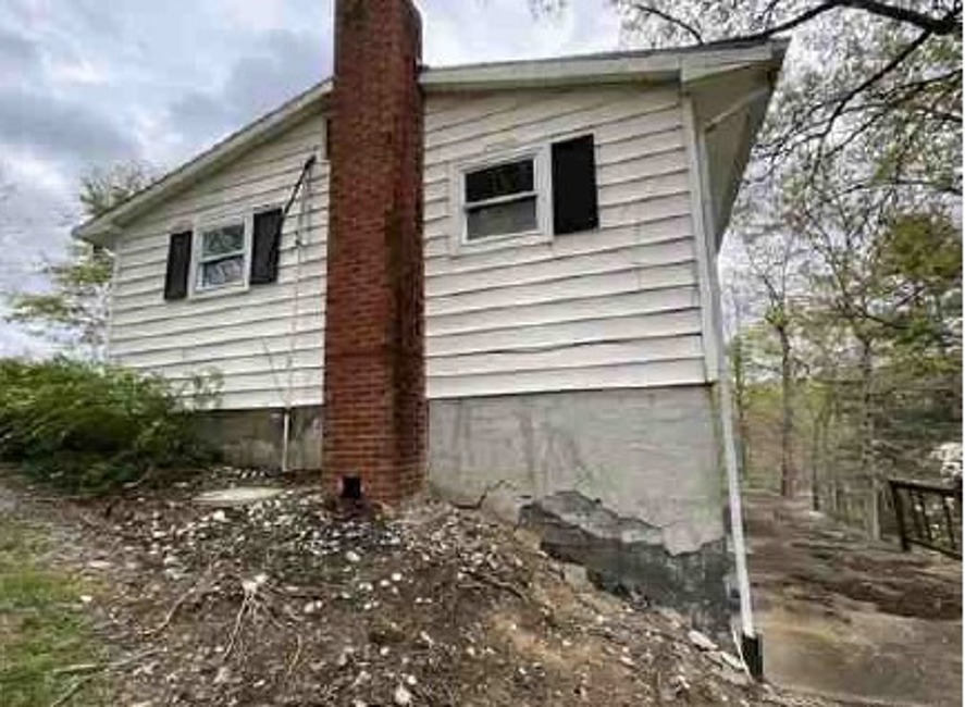 2nd Chance Foreclosure - Reported Vacant, 2126 W Happy Rdg, Ashland, KY 41102