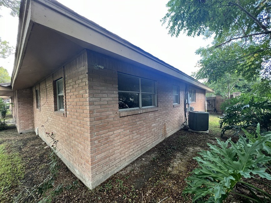 Bank Owned, 1016 Palm Valley Drive E, Palm Valley, TX 78552
