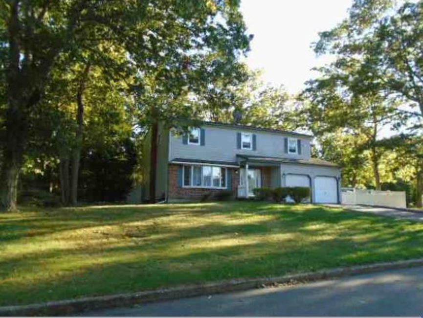 Foreclosure Trustee, 104 Woodview Ln, Centereach, NY 11720