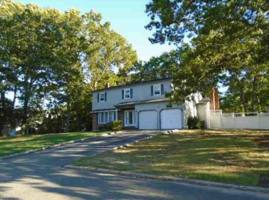 Foreclosure Trustee, 104 Woodview Ln, Centereach, NY 11720