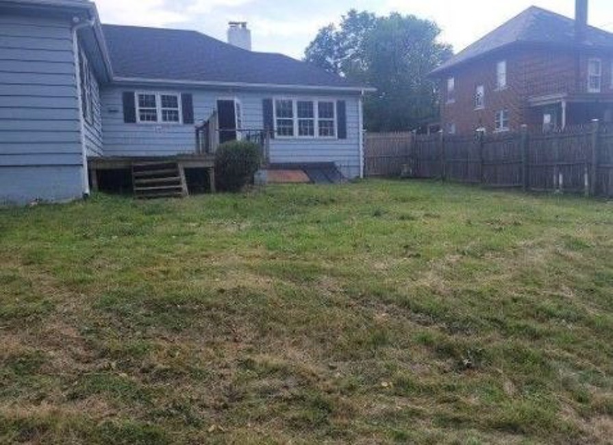 2nd Chance Foreclosure - Reported Vacant, 2047 Old Philadelphia Pike, Lancaster, PA 17602