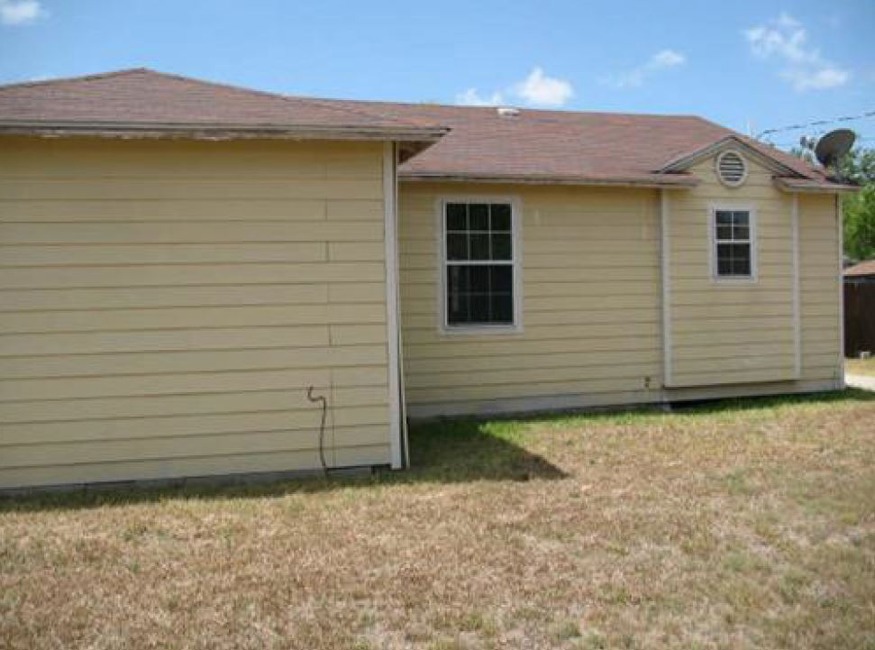 2nd Chance Foreclosure - Reported Vacant, 513 2nd St, Cuero, TX 77954