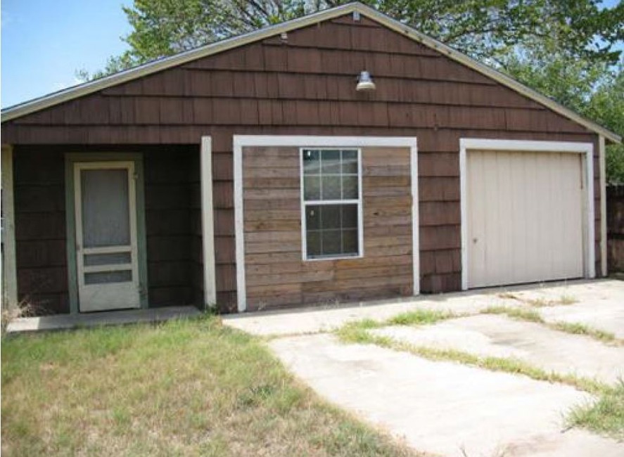 2nd Chance Foreclosure - Reported Vacant, 513 2nd St, Cuero, TX 77954