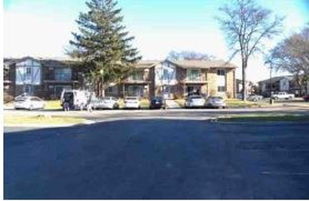 Foreclosure Trustee, 9s110 Lake Dr Apt. 202, Willowbrook, IL 60527