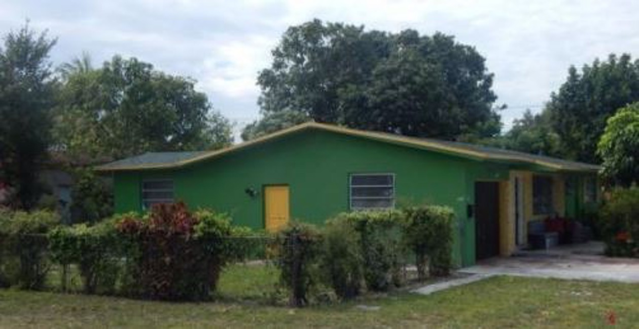 Foreclosure Trustee, 300 Ne 160 Terr, Miami Beach, FL 33162