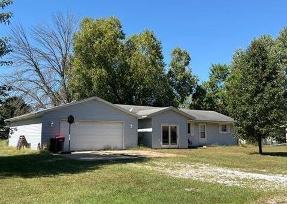 2nd Chance Foreclosure - Reported Vacant, 1013 S Collins St, Manito, IL 61546