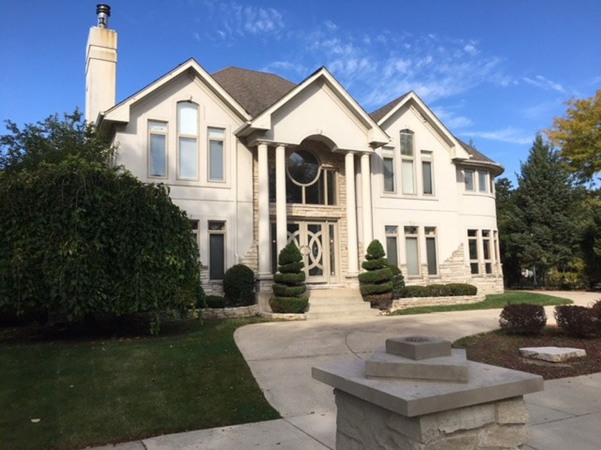 Bank Owned, 990 Stonehedge Drive, Addison, IL 60101