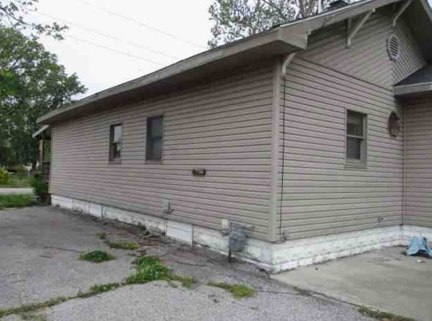 Foreclosure Trustee, 157 S 13TH St, Wood River, IL 62095