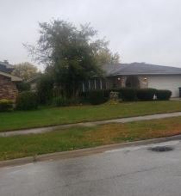 Foreclosure Trustee, 18518 Clyde Ave, Lansing, IL 60438