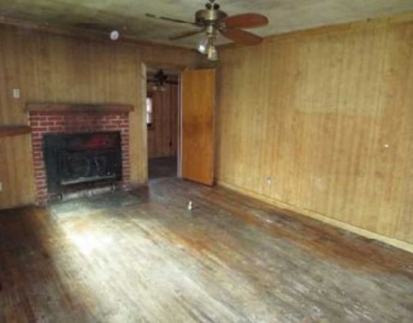 2nd Chance Foreclosure - Reported Vacant, 703 W Patton St, Tallassee, AL 36078