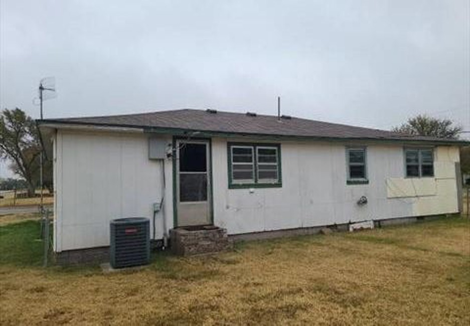 2nd Chance Foreclosure - Reported Vacant, 102 Kiowa Ave, Geronimo, OK 73543