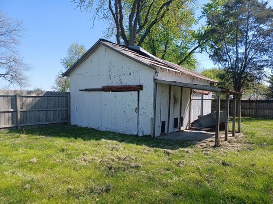 6915 Highway 165, Poseyville, IN Auction Property For Sale - Xome.com