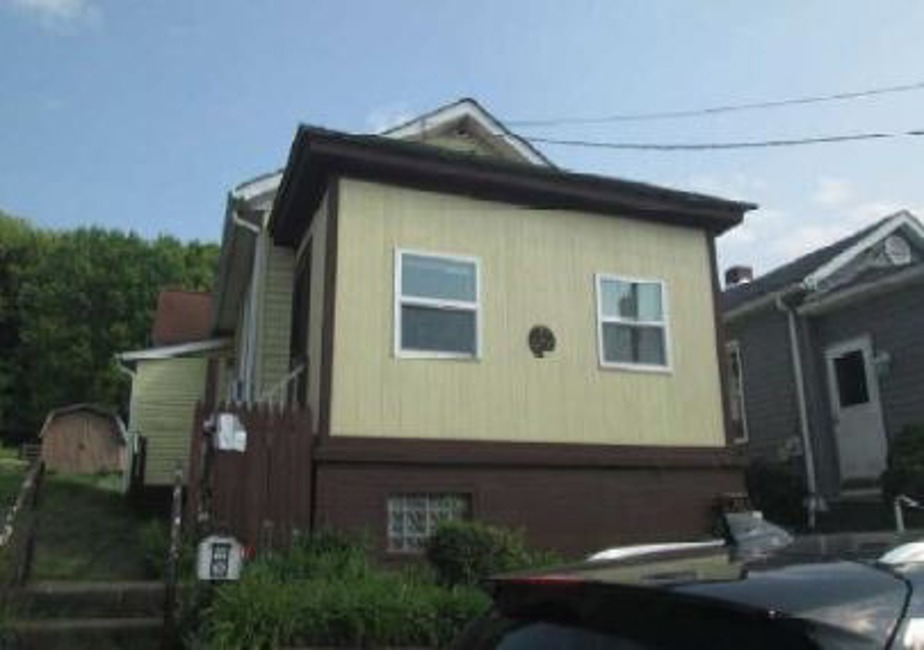 Foreclosure Trustee, 813 Forest Street, Latrobe, PA 15650