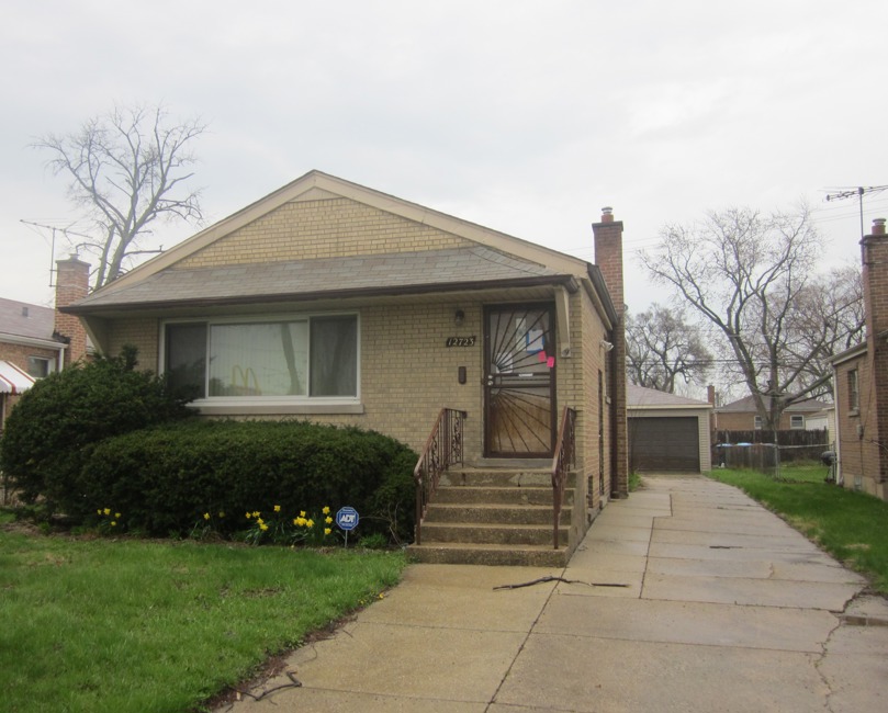 Bank Owned, 12723 S Justine St, Calumet Park, IL 60827