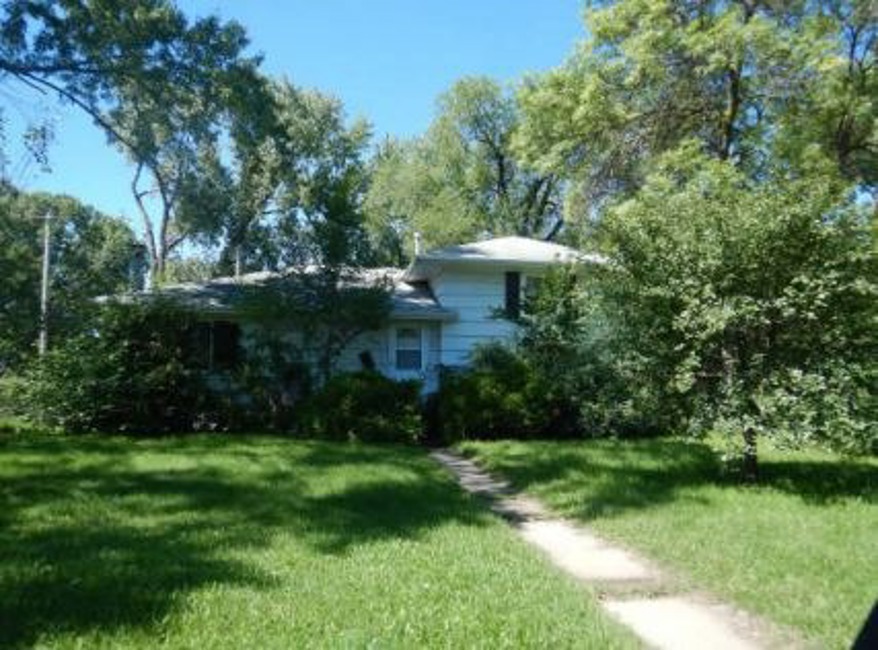 2nd Chance Foreclosure, 6901 Regent Ave N, Brooklyn Center, MN 55429