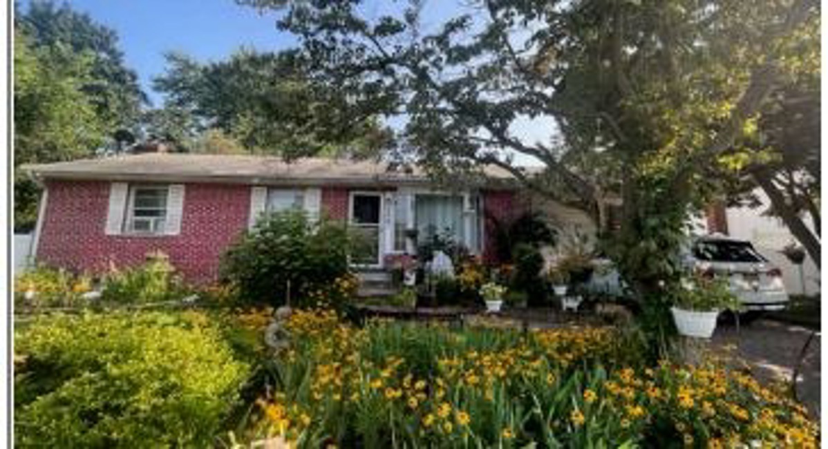 Foreclosure Trustee, 232 Newman St, Brentwood, NY 11717