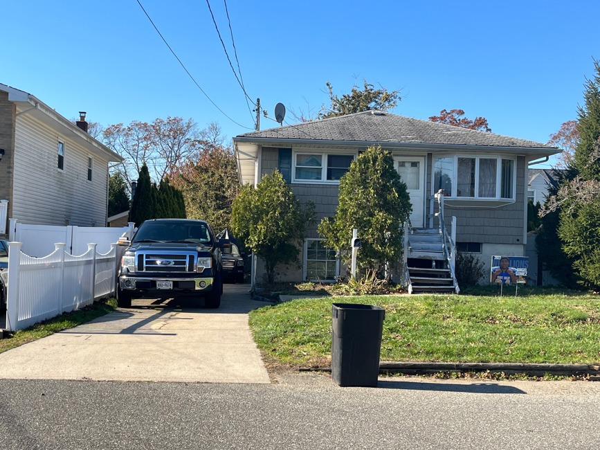 Bank Owned, 625 Myrtle Ave, West Islip, NY 11795