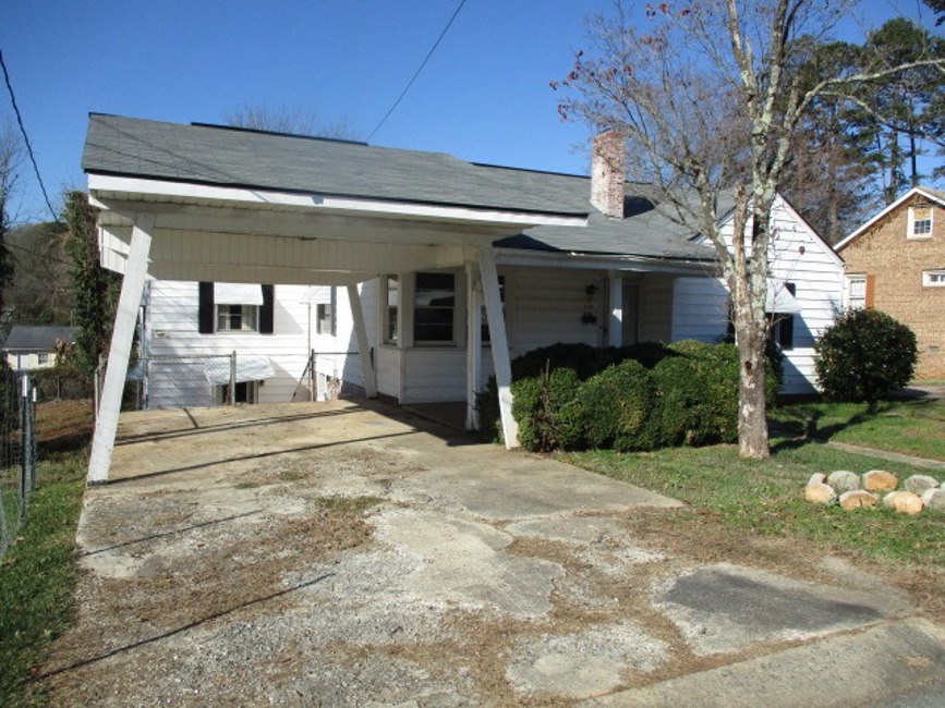 Bank Owned, 506 Hoover Dr, Lexington, NC 27292